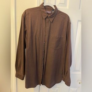 ROUNDTREE & YORKE LONG SLEEVE BUTTON DOWN BROWN SHIRT. NWOT. Size L.